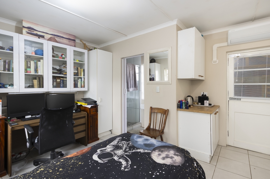 6 Bedroom Property for Sale in Morningside Western Cape